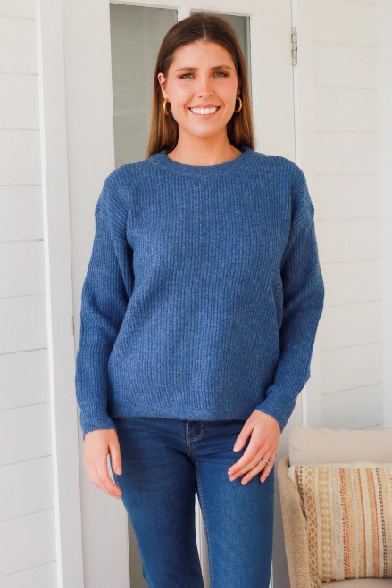 Charlotte The Label Jumper Blue

So soft & cosy
Free size fits 10-16
50% polyester
30% acrylic
5% wool
15% pst