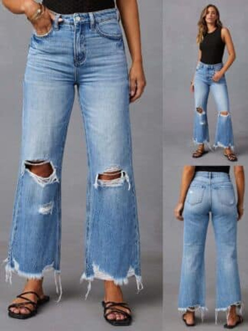 Mutig Jeans Ripped Wide

The distressed jean is the ultimate blend of style and comfort. With a high waist, and 5 pocket details & wide legs. Effortless, versatile, and designed for all-day wear—your denim game just got an upgrade.
Zip front
Front pockets
Back pockets 
Belt loops
High stretch
We recommend sticking to your usual size. 