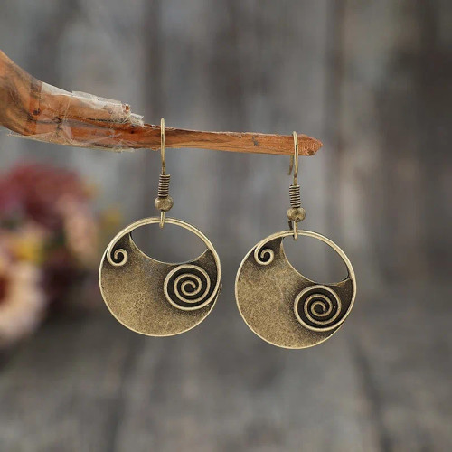 Earring Ethnic Circle
This design is a nod to tribal and gypsy soul jewelry, perfect for a bohemian look.
The circle pattern gives these earrings a modern edge, ideal for party and engagement wear.
Featuring a striking brass color scheme, these earrings add a vintage touch to any outfit.
These earrings are a fashion-forward accessory, blending ethnic influences with contemporary style.
