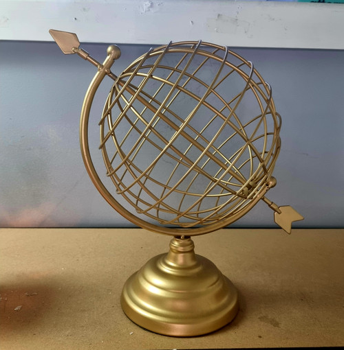Spinning World Globe
Handcrafted with metal with gold paint.
Approx size 30 x 30cm