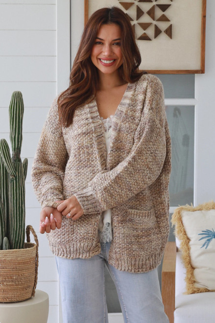 Charlotte Open Cardi Vari Mocha
3/4 length with long sleeve
Features 2 front pockets

65% acrylic
35% wool