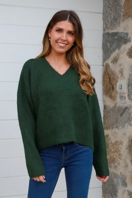 Charlotte The Label Jumper Green
V neck

Fits up to 16
59% recycled poly
21% nylon
11% poly
8% wool
1% spandex