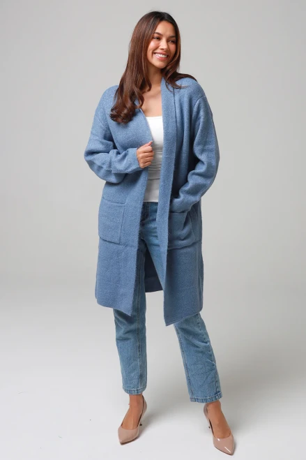 Charlotte 3/4 Cardi Blue
Soft, thick & warm

2 front pockets

37% Acrylic
28% polyamide
20% polyester
15% wool