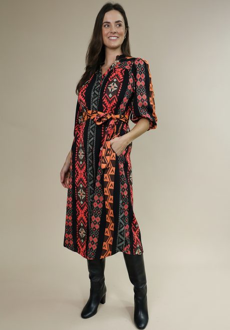 Aztec Dress
Stunning Aztec colouring
3/4 sleeve with a band witch is great to wear in the trans seasonal months as well as winter with an undergarment, boots & jacket.
Has a belt that can be worn or left off.
Hidden button feature up front
2 side pockets
Has shirt style hem
100% cotton