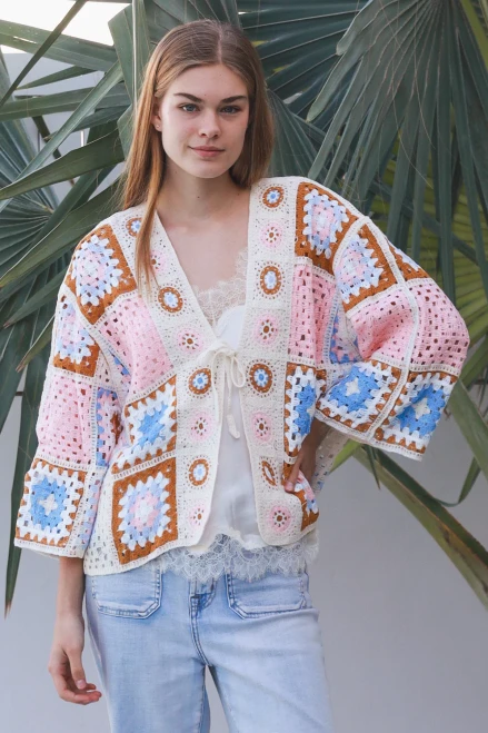 Crotchet Cardi Square Pink
Stunning little crotchet square cardi
Has a tie at chest.
