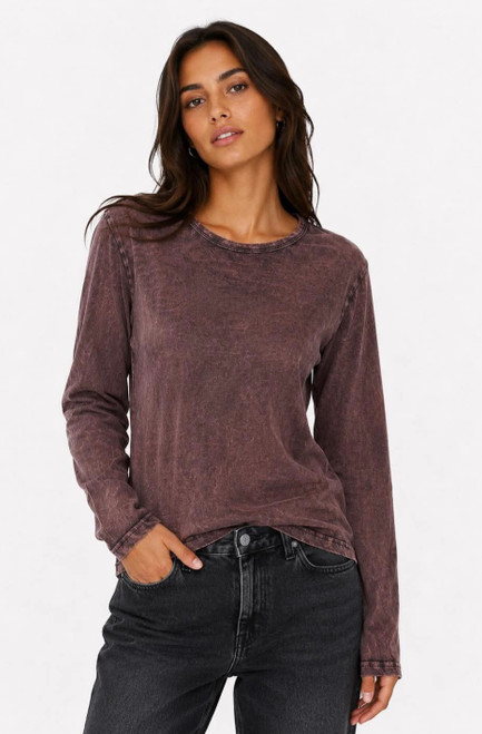 Stonewash Top Brown
Slight stretch
Long sleeve T shirt
100% cotton