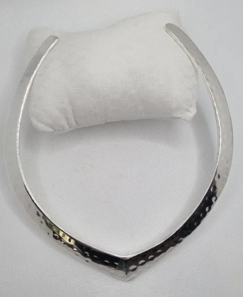 Metal Hammered Choker/Collar Silver
Stunning statement piece!
