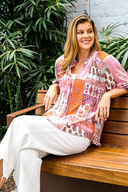 Boho Farah Top 
Rayon 100%
Descriptions	– V-neckline with frilled
– Button front detail
– 3/4 raglan sleeves
– Relaxed fit