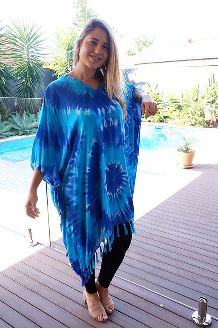 SD Short Kaftan Tie Dye Blue
With tassels 
One size fits up 24
V neck
Rayon
