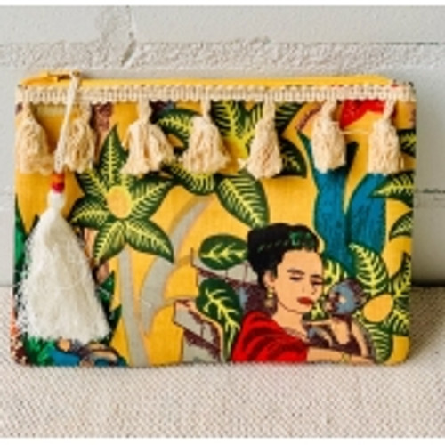 Frida Purse Tan
Zip enclosure
Tassels
100% cotton
Approx 20.5x15cm