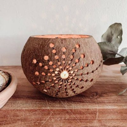 Coconut T Lite Holder Star
Approx 13x6cm