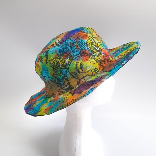 TH SUN HAT CELESTIAL
Approx 33cm total diameter

Tibet House
