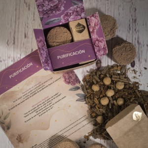 POLYCRED SMOKE KIT PURIFICATION
4 charcoal discs infused with the essence of Purification
Herbal balls & resin.

Light a charcoal disc in a vessel / tray, place the resin & a ball on the smoldering disc.
The following scent expand into the environment as you set your intension.
 Jasmine purifies the mind & soaks it in Universal Love.
Copal's clean & dry scent embrasses the energetic feild like a purifying wirlwind.
Frankincense allows a connection with the purity of our being.
Sage vivifies & purifies the sensory perception.
Palo Santo purifies the energetic body & clears saturated energies.
