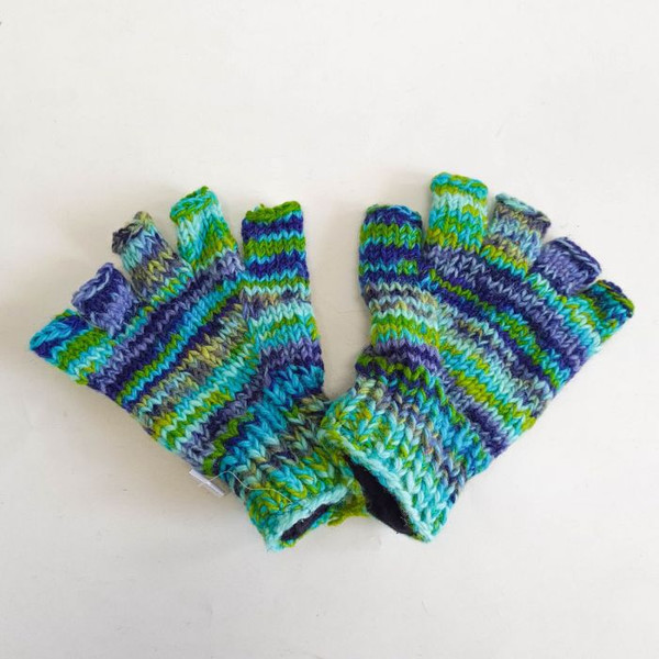 FINGERLESS GLOVE VARIGATED TURQUOISE
100% wool and fully fleecy lined