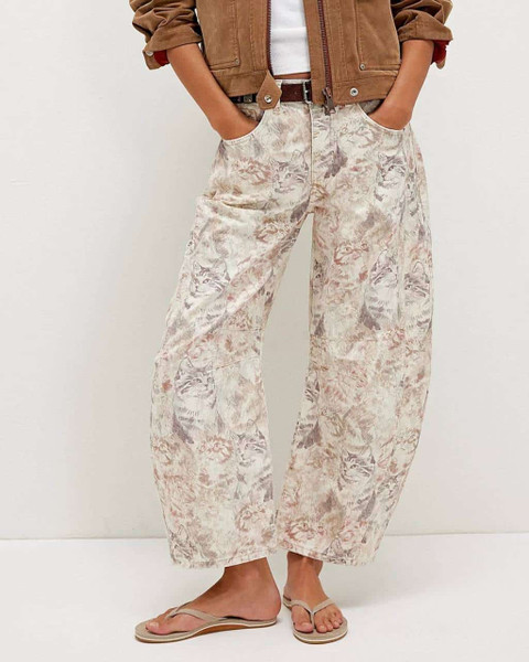 Mutig Barrel Jean Off White

Has some cat print on it.
The Barrel Jean is your ultimate blend of style and comfort. With a high waist, and 5 pocket details. Effortless, versatile, and designed for all-day wear—your denim game just got an upgrade.
High waisted stretch waistband 
Zip front
Front pockets
Back pockets 
Belt loops
High stretch
We recommend sticking to your usual size. 