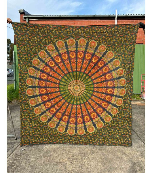Tapestry Throw Badmari Green
Approx 210 x 240cm
100% cotton 
Made in India