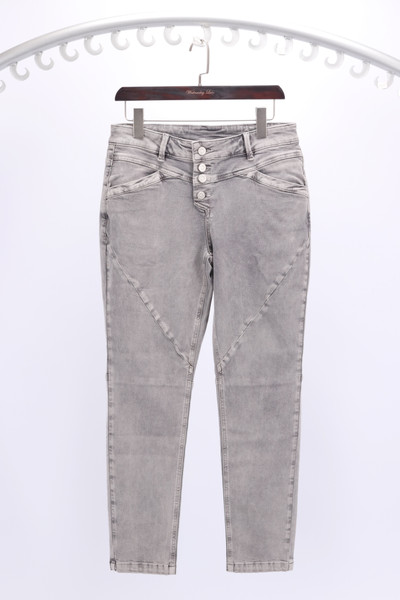 2022 Jeans Grey
Stunning acid wash jeans
Button opening at front
Stylish silver buttons & studs
4 pocket
50% cotton
44% viscose
5% poly
1% elastane