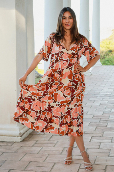 Ava Mia Neva Dress
Tie at neck
1/2 sleeve
with layered bodice
The placement of the pattern may vary from style to style, making each piece unique.

Material: 75% Rayon 25% Linen