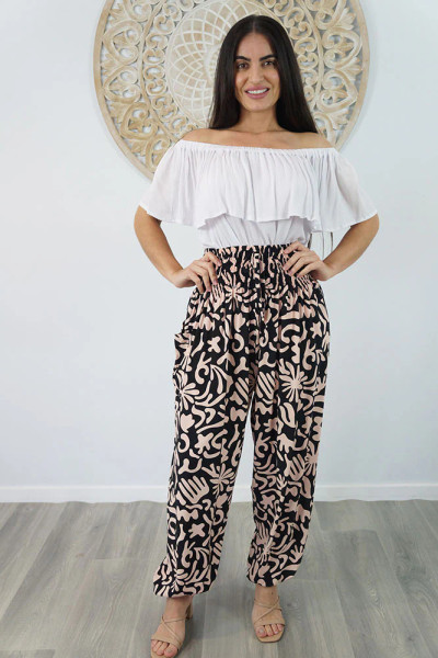 SUNDRENCHED HARAM PANT CARMEN BLACK
The harem pant is 100% rayon and 100% comfort, with shirring around the waist and elastic around the ankle. 3 sizes available. Free size to fit 10-16, 18-20 and 22-24.