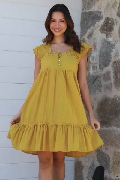 Charlotte Dress Mustard
Buttons up front
Has side pockets
Features lace detail
100% cotton