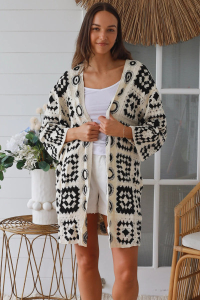 Willow Long Crotchet Cardi Black
Open front with 3/4 sleeve
Fits up to 14/16