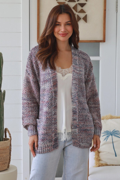 Charlotte Open Cardi Vari Purple
3/4 length with long sleeve
Features 2 front pockets

65% acrylic
35% wool