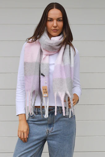 Scarf Thick Check Pastel
Super soft & warm with tassels
100% polyester