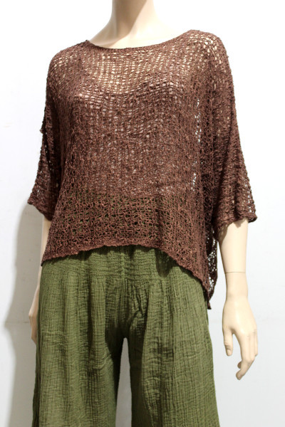 
 Poncho Pillow Box Knit Top Chocolate

A gorgeous little mesh top that can be thrown over anything!

Very light to wear, suitable for the ladies who don’t like to show their arms but have their heart set on a strapless dress