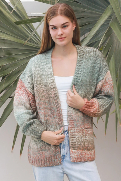 Charlotte Open Cardi Sage
Lovely & warm knit
2 front pockets
65% acrylic
35% wool