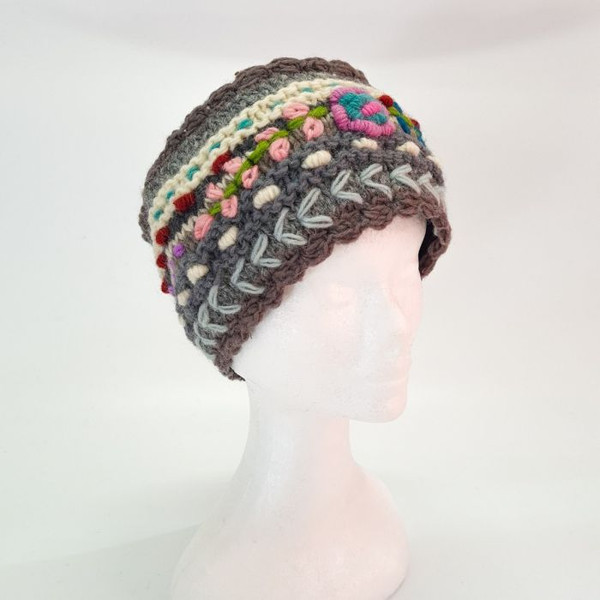 Headband Flower Maroon
Woolen items with floral embroidery handmade in Nepal.

Inside of all are lined with soft fleece.

Free size. As these are handmade, sizing may vary.

The main background colour will be as per images however the colour of embroidery/stitching may vary.