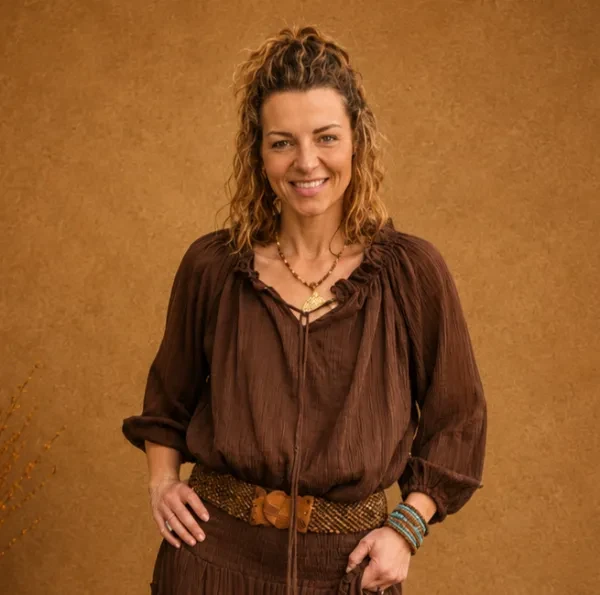 Gypsy Peasant Top Chocolate

Soft lightweight crinkle cotton
Adjustable tie neckline with tassel detail
Relaxed, flowing silhouette
Elastic cuff sleeves

One-size fit
