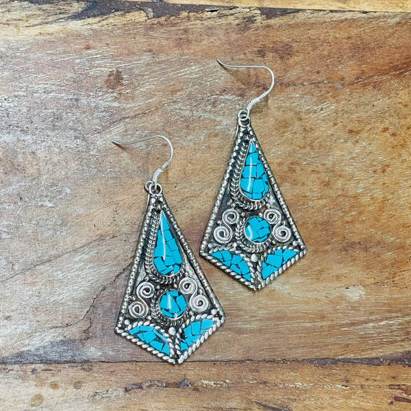 Earring 925 Silver Turquoise
Tibetan Earring with Turquoise inlay
Approx 6x3cm