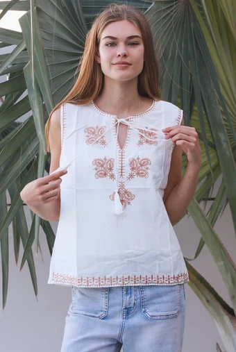 Willow Embroidered Top Tan
Fits to 14
100% cotton