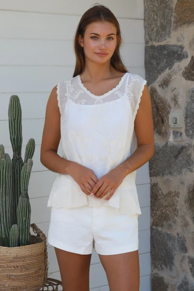 Willow Embroidered Top Cream
Fine cotton
100% cotton