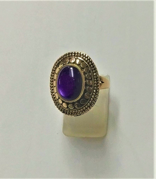 Ring Gypsy Bronze with Purple Cats Eye. 
Size 7