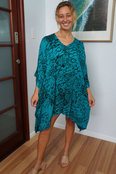 Short Tunic Animal Teal
A comfortable way of relaxing around the pool or on the beach, this all rayon tunic is suitable for sizes 10 to 26.

Overall width is 96cm and overall length is 91cm.