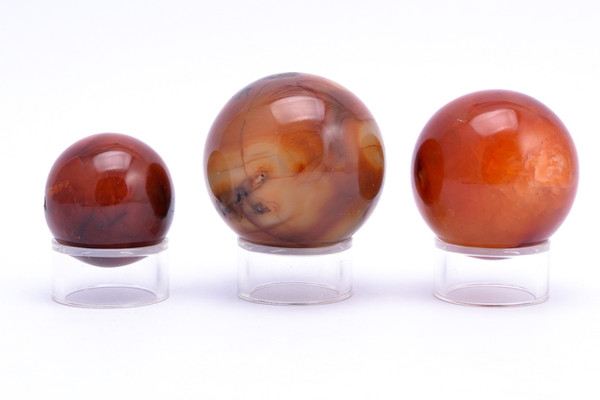 Sphere Carnelian Light 3cm 
Carnelian is a stone of power. Brings confidence and passion. It assists in finding and fulfilling passions and desires. It can help bring vitality and energy to any action or situation Creativity, manifestation, good luck, precision, analytical capabilities, verbal skill, protection, protection from anger, jealousy and fear, peace, spirituality, reduce sorrow. Used for open sores, rejuvenate tissues and cells, rheumatism, kidney stones & other kidney problems, gall stones, colds, pollen allergies, aids female fertility, sexual problems. It is good for anything that is requiring action.