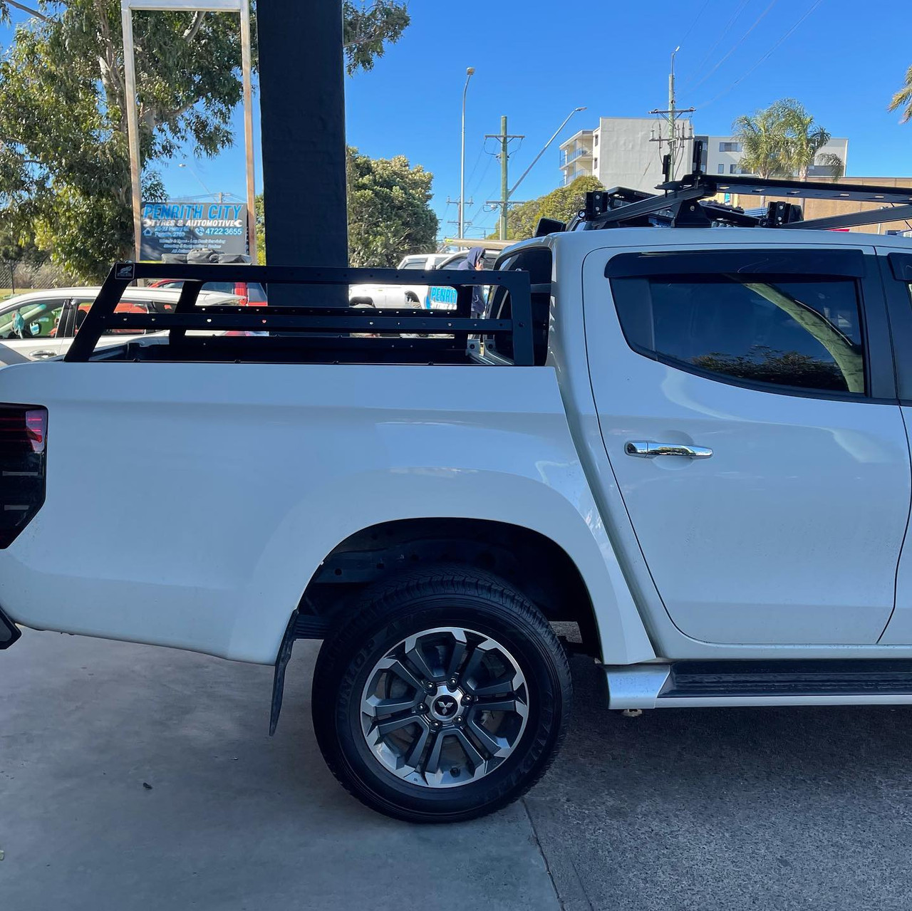 Tub rack fitted to a Triton