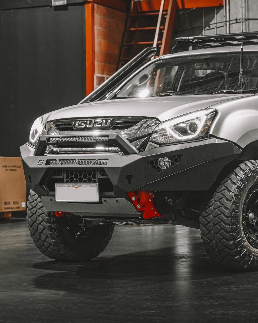 Dmax Predator bar with stealth hoop