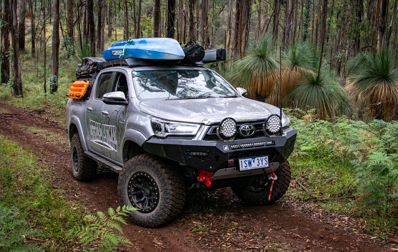 Toyota Hilux Predator bar MY21