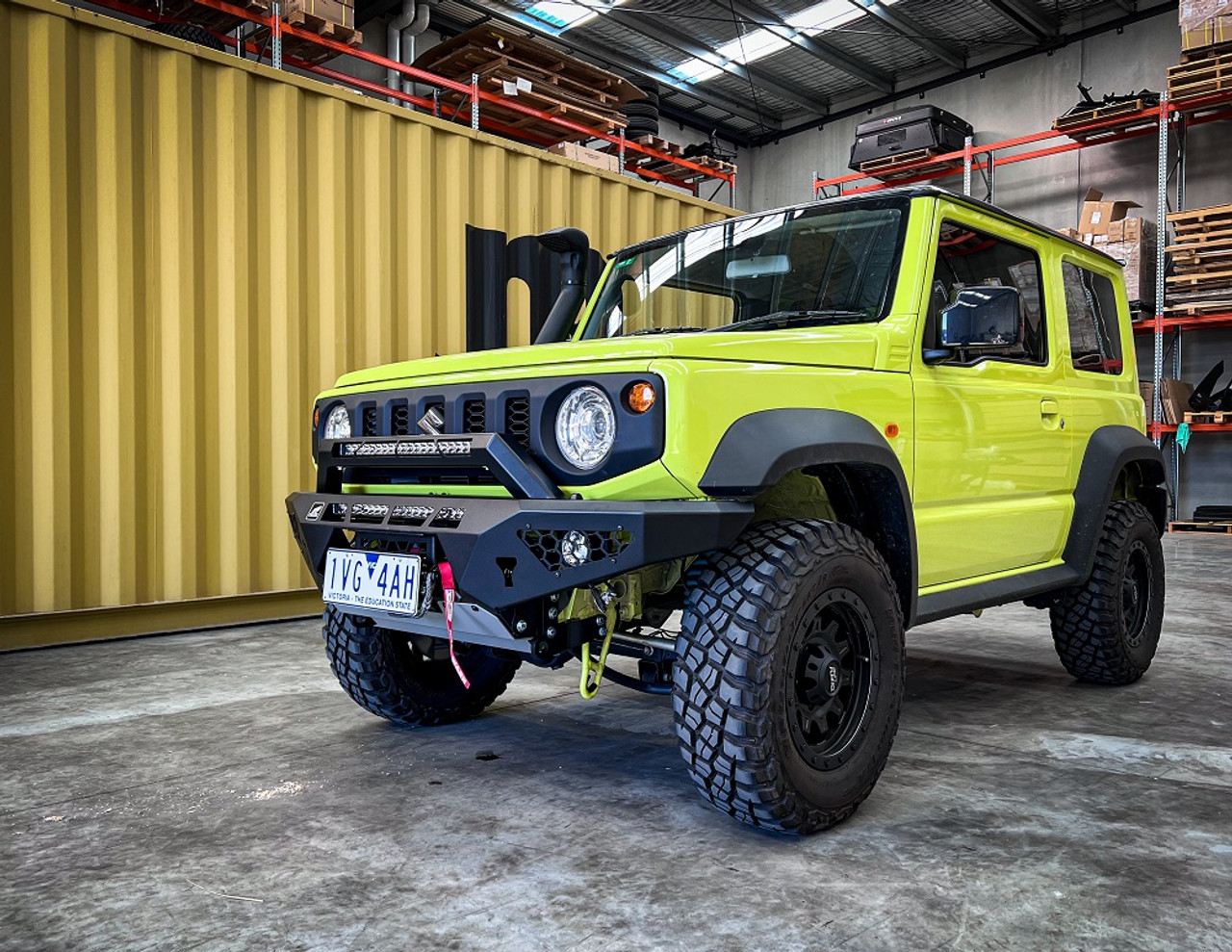 Suzuki Jimny bouclier avant en acier avec treuil avant la plaque de  protection en acier barre avant 4RM Bull Bar Jimny off road pièces Offroad  4X4 - Chine Bouclier Jimny, BOUCLIER AVANT