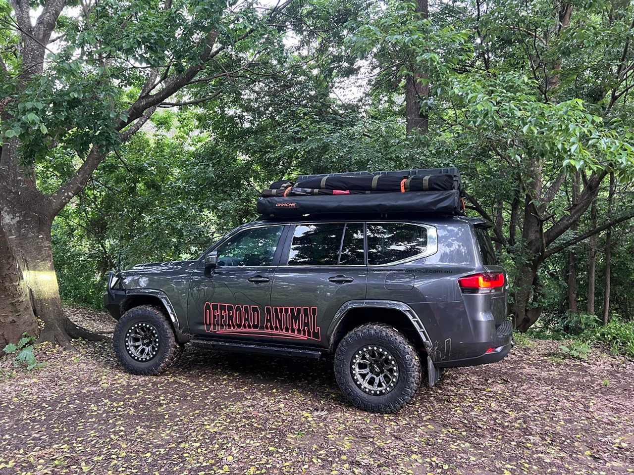 Slim line Offroad Animal slim line roof rack for LC300