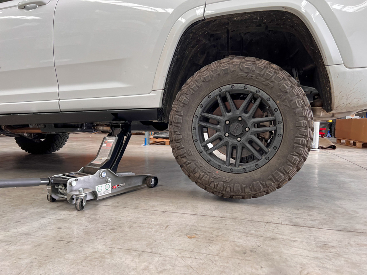 WL Grand Cherokee Rock Sliders lifting vehicle with jack