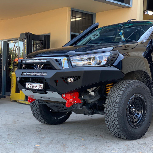 Hilux Predator bar with optional bolt on stealth hoop and lights