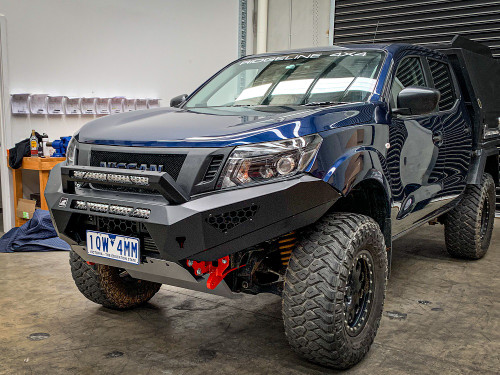Offroad Animal Predator bar Nissan Navara NP300 with stealth hoop and 2 lights