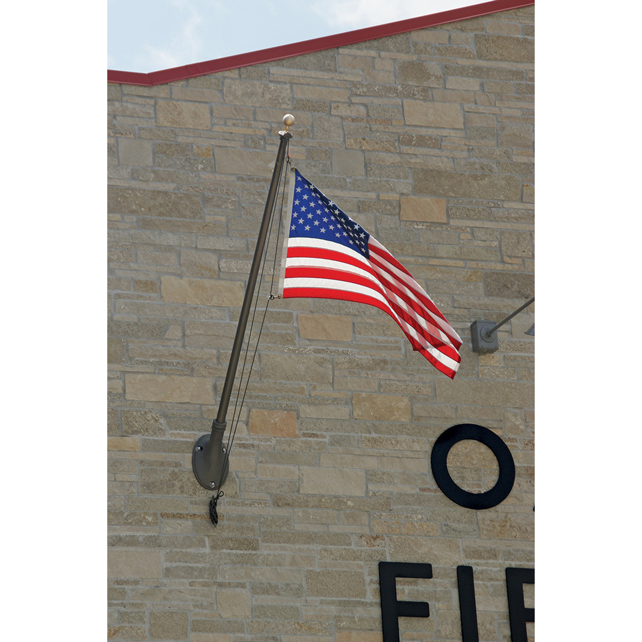 Outrigger flagpole deals