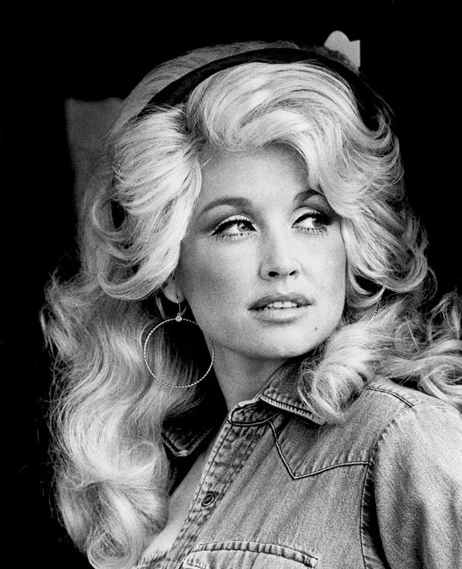 Dolly Parton in a 1977 RCA Records publicity photograph