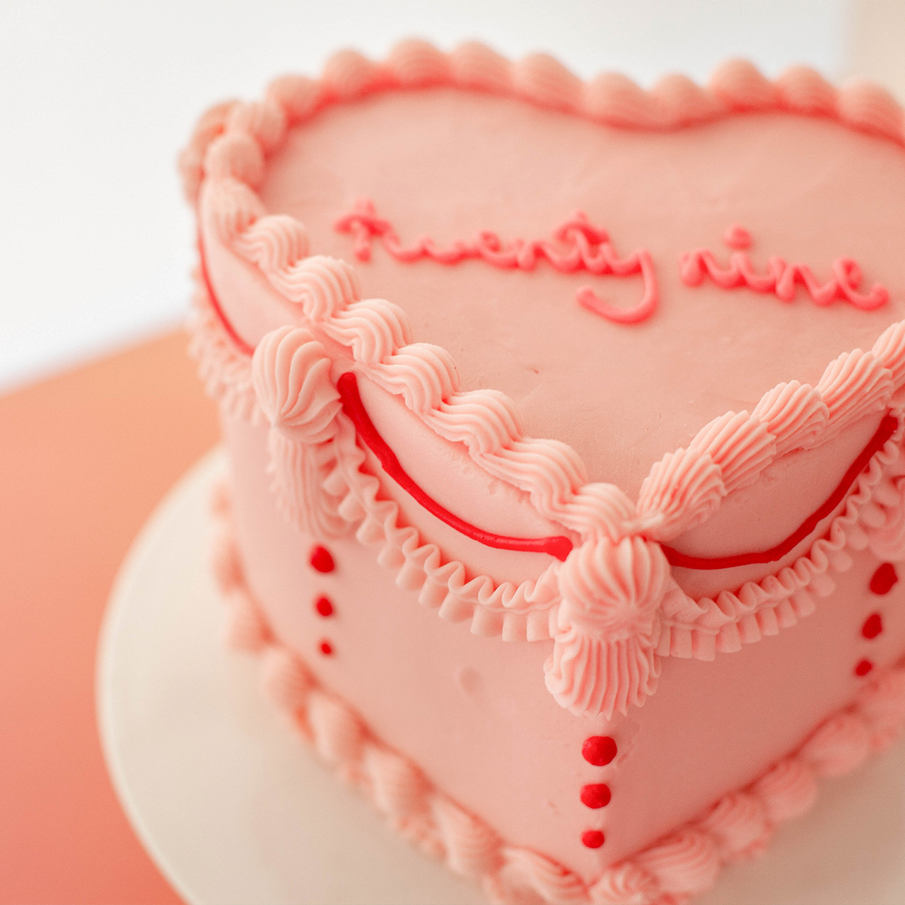 SusiePink Vintage Heart Cake