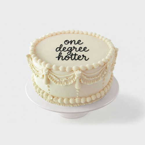 White Vintage Cake view 5