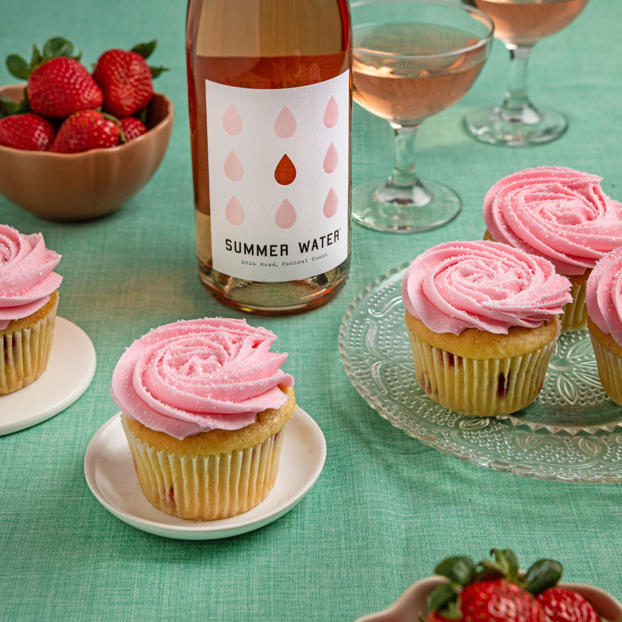 cupcakeさま　ローズのサンプル SusieCakes x Summer Water Strawberry Rosé Cupcake